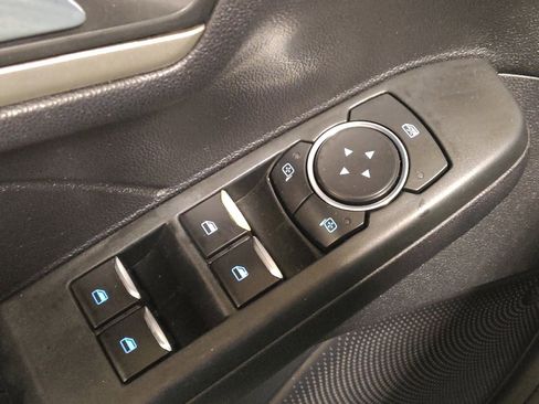 Used 2021 Ford Escape SE w/ SE Sport Appearance Package image 27