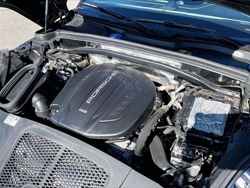Certified 2020 Porsche Macan image 24