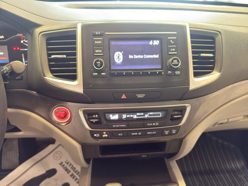 Used 2018 Honda Pilot LX image 19
