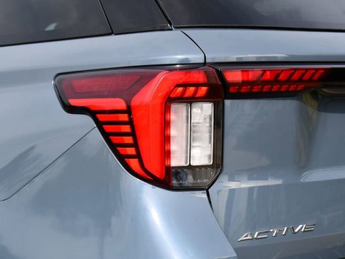 Used 2025 Ford Explorer Active w/ Active Comfort Package image 39