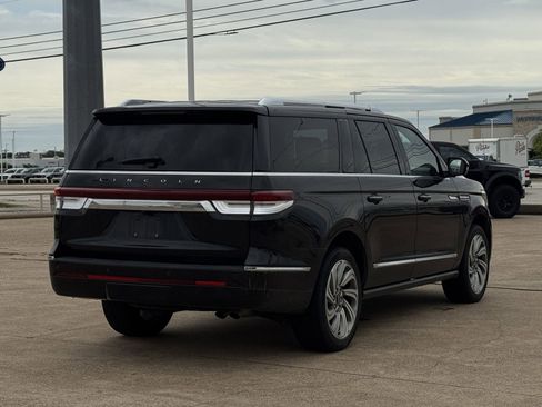 Used 2022 Lincoln Navigator L Reserve AWD/4WD image 4