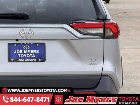 Used 2025 Toyota RAV4 LE image 9