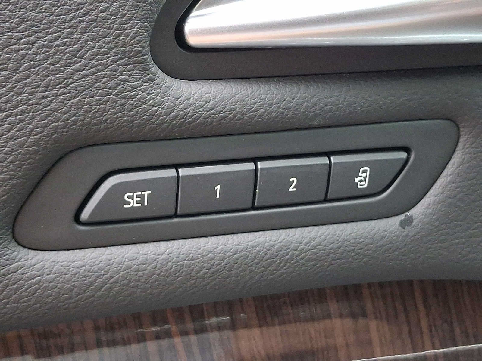 Certified 2024 Cadillac XT4 Premium Luxury AWD/4WD image 34