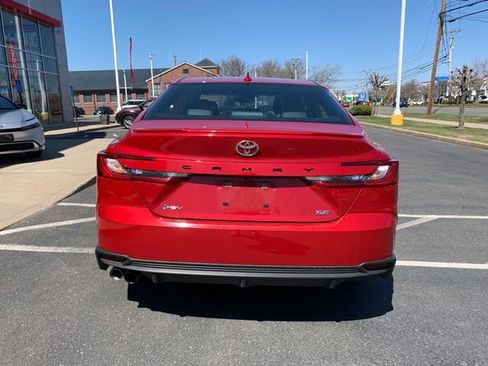 Used 2025 Toyota Camry SE FWD image 4