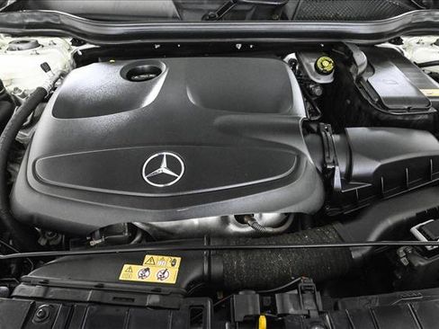 Used 2016 Mercedes-Benz GLA 250 4MATIC image 25