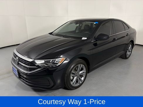 Used 2024 Volkswagen Jetta SE FWD image 5