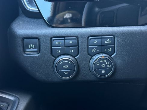 Used 2025 Chevrolet Silverado 2500 LT w/ Texas Edition AWD/4WD image 27