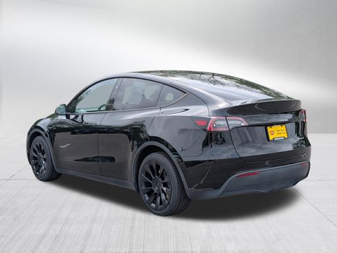 Used 2024 Tesla Model Y Long Range AWD/4WD image 5