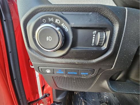 Used 2025 Jeep Wrangler Willys image 45