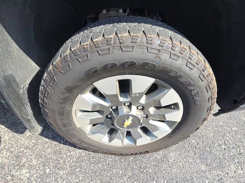 Used 2025 Chevrolet Silverado 2500 Custom w/ Custom Value Package image 11