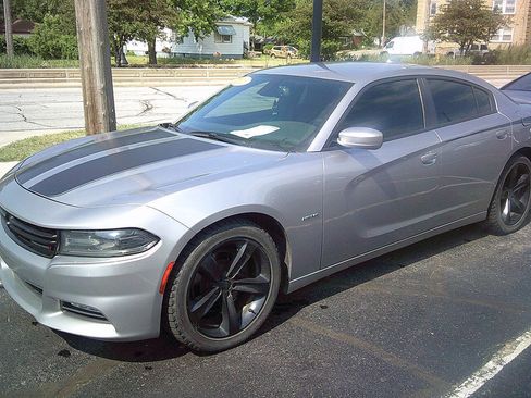 Used 2016 Dodge Charger R/T RWD image 3