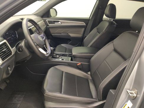 Used 2022 Volkswagen Atlas Cross Sport SE FWD image 17