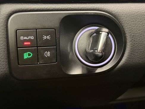 Certified 2023 Porsche Cayenne AWD/4WD image 18