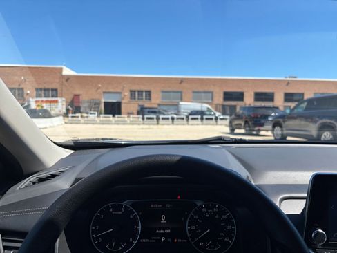 Used 2024 Nissan Rogue SV FWD image 34