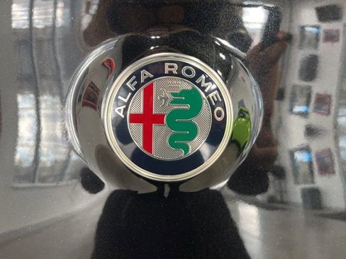 Used 2022 Alfa Romeo Stelvio Ti image 8