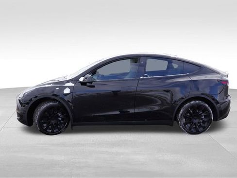 Used 2025 Tesla Model Y Long Range image 9