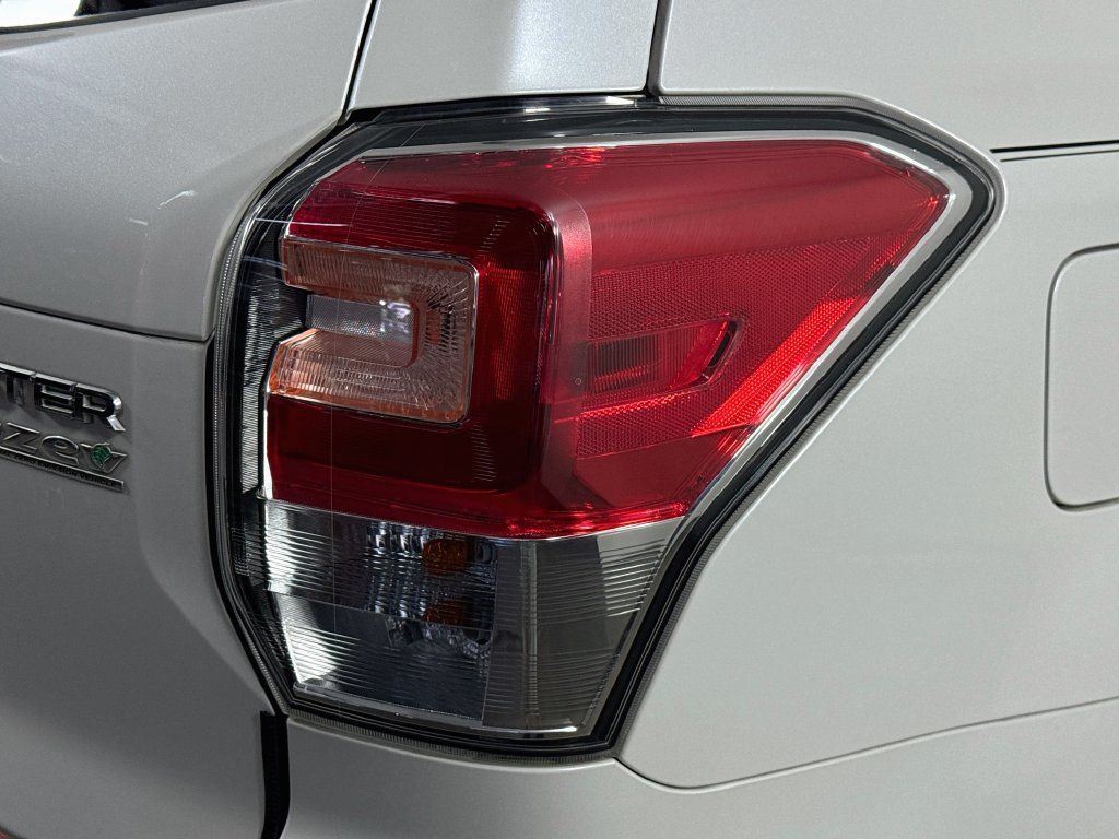 Used 2017 Subaru Forester 2.5i Premium AWD/4WD image 32