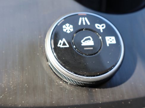 Used 2025 Nissan Rogue SV image 25