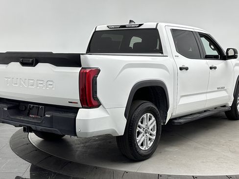 Used 2022 Toyota Tundra SR5 w/ SR5 Convenience Package AWD/4WD image 7