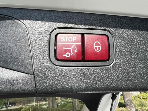 Used 2022 Mercedes-Benz GLC 300 w/ Premium Package Lite image 11