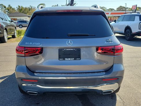 Used 2021 Mercedes-Benz GLB 250 4MATIC w/ Premium Package image 5