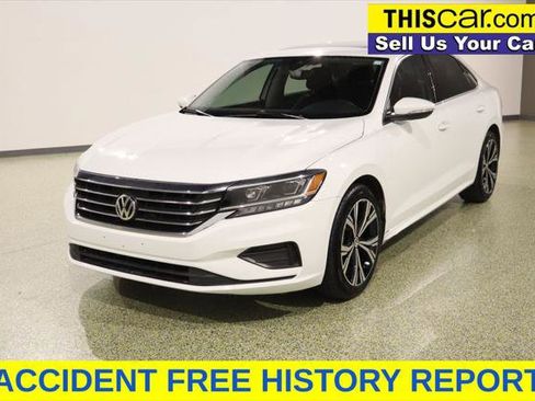 Used 2021 Volkswagen Passat 2.0T SE w/ Luggage Net & Mats Package FWD image 4