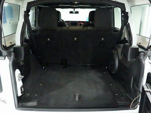 Used 2018 Jeep Wrangler Unlimited Rubicon w/ Cold Weather Group image 9