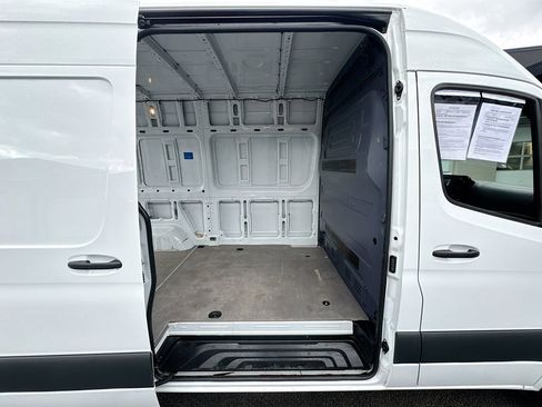 Used 2023 Mercedes-Benz Sprinter 144 Cargo image 12