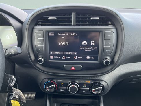 Used 2025 Kia Soul LX w/ LX Technology Package FWD image 27