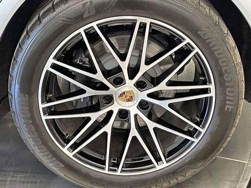 Used 2024 Porsche Cayenne image 12