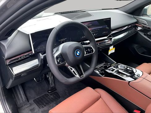 New 2027 BMW 550e xDrive w/ Executive Package AWD/4WD image 9