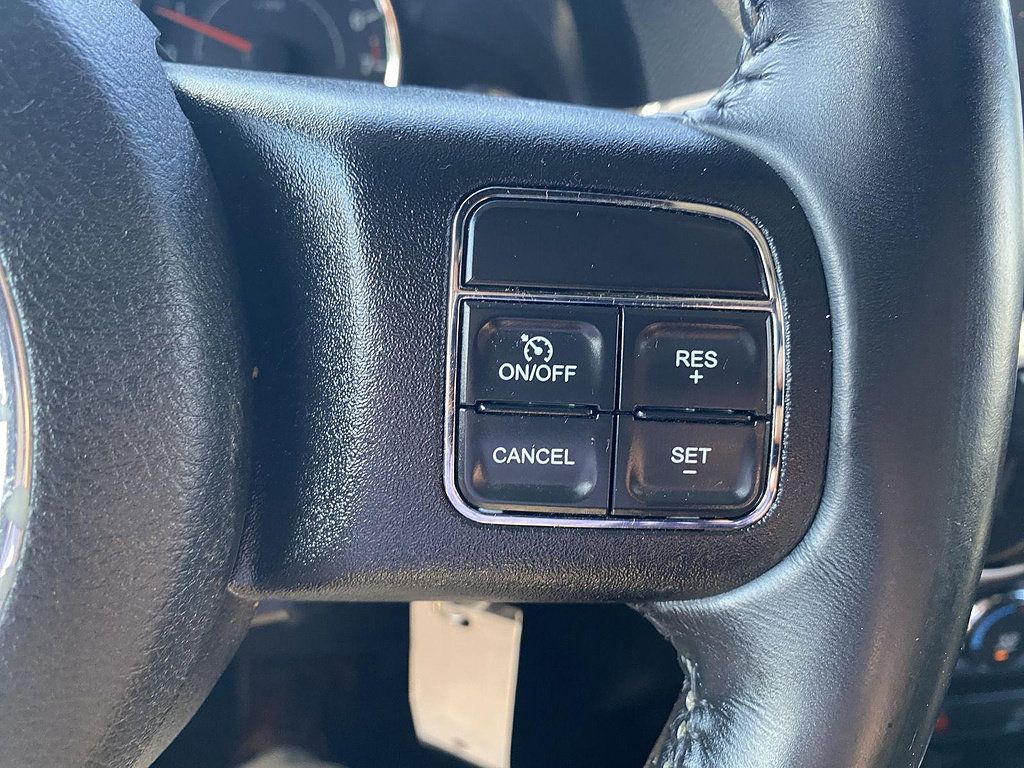 Used 2017 Jeep Wrangler Unlimited Sahara w/ Connectivity Group AWD/4WD image 27
