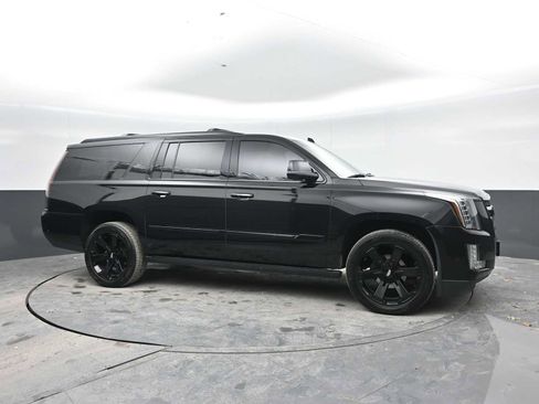 Used 2019 Cadillac Escalade ESV Premium Luxury w/ Escalade Sport Edition AWD/4WD image 8