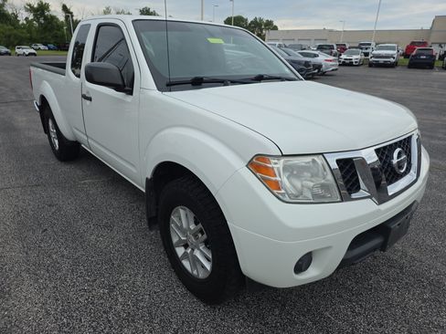 Used 2019 Nissan Frontier SV RWD image 2
