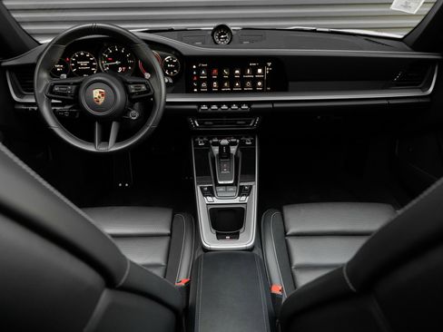 Certified 2022 Porsche 911 Targa 4S w/ Premium Package AWD/4WD image 18
