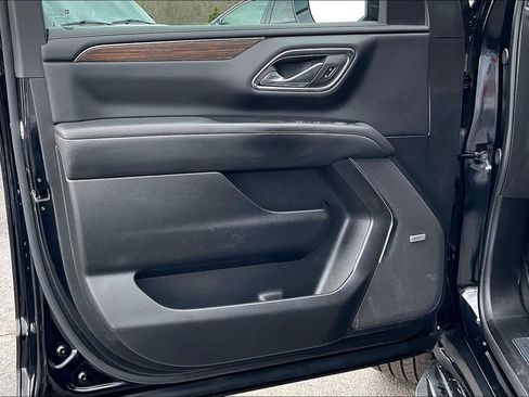 Used 2024 Chevrolet Suburban High Country w/ Advanced Technology Package image 22