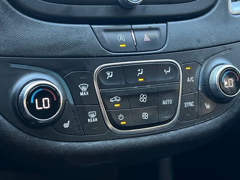 Used 2022 Chevrolet Malibu LT FWD image 21