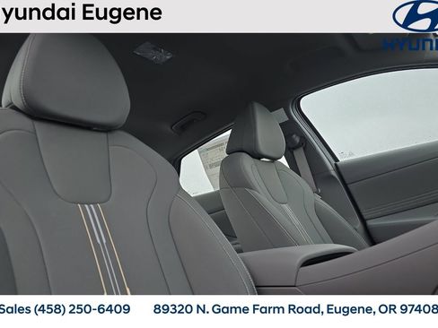 New 2025 Hyundai Elantra SEL image 18