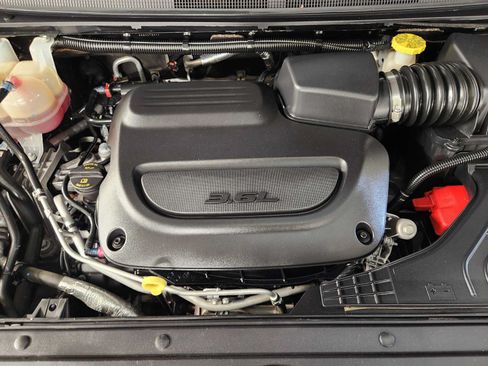 Used 2023 Chrysler Pacifica Touring-L FWD image 32