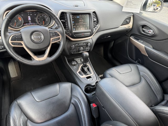 Used 2017 Jeep Cherokee Limited AWD/4WD image 13