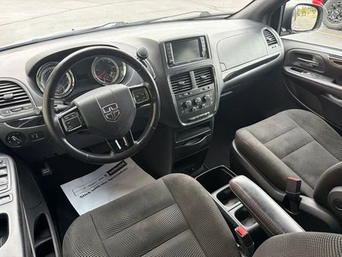 Used 2020 Dodge Grand Caravan SE FWD image 18