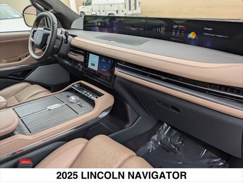 Used 2025 Lincoln Navigator Black Label AWD/4WD image 25