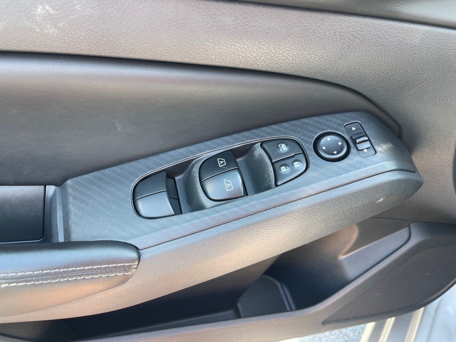 Used 2025 Nissan Altima 2.5 SV FWD image 8