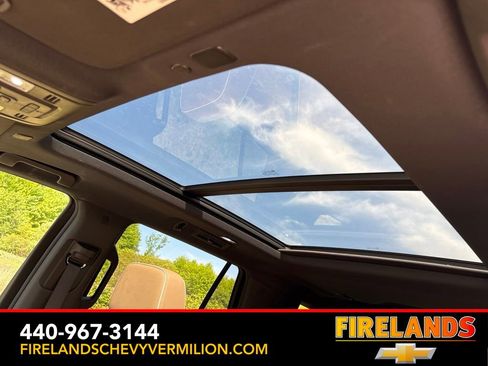 Used 2021 Chevrolet Tahoe Premier w/ Premium Package AWD/4WD image 3