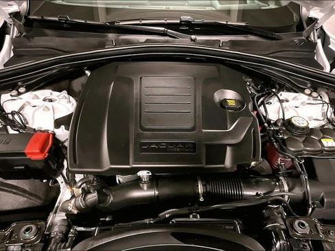 Certified 2025 Jaguar F-PACE R-Dynamic S image 9