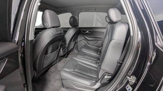 Used 2023 Audi Q7 2.0T Premium w/ Convenience Package AWD/4WD image 17