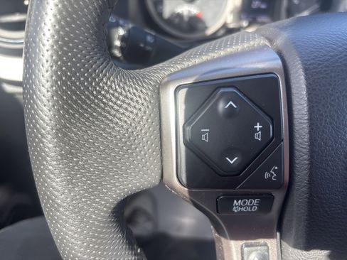 Used 2021 Toyota Tacoma SR5 AWD/4WD image 18
