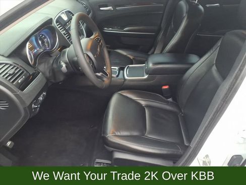 Used 2023 Chrysler 300 Touring L image 9