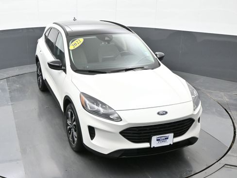 Used 2022 Ford Escape SE w/ SE Sport Appearance Package image 42