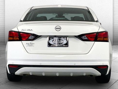 Used 2025 Nissan Altima 2.5 SV FWD image 3